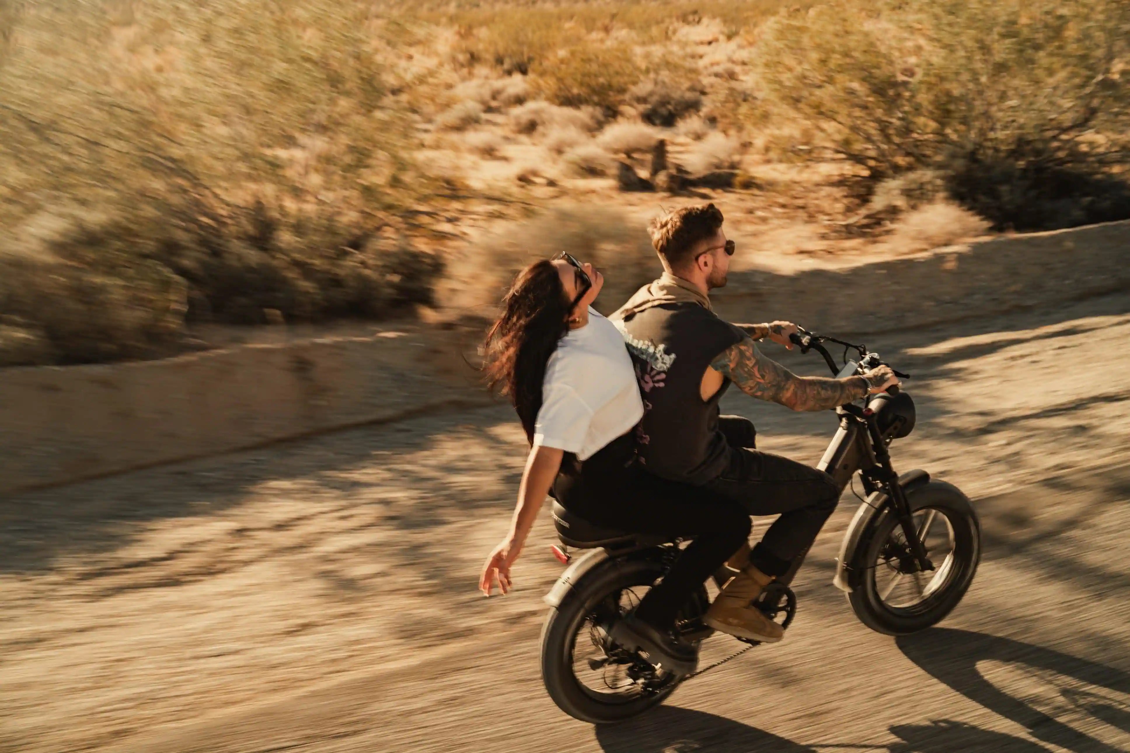 couple riding their aperyder e-bike